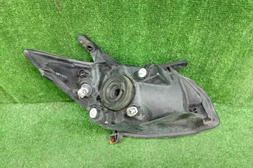 ФАРА НА TOYOTA VOLTZ ZZE136