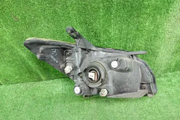 ФАРА НА TOYOTA VOLTZ ZZE136