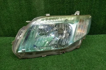 ФАРА НА TOYOTA COROLLA  AXIO NZE141