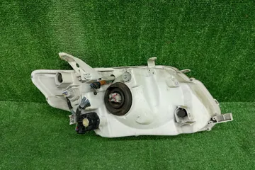 ФАРА НА TOYOTA COROLLA  AXIO NZE141