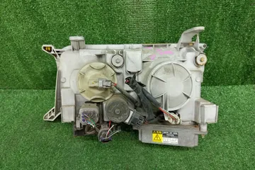 ФАРА НА TOYOTA CROWN GS151