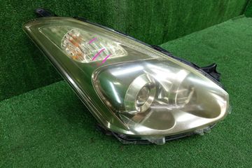 ФАРА НА TOYOTA WISH ZNE10G