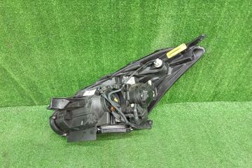 ФАРА НА TOYOTA WISH ZNE10G