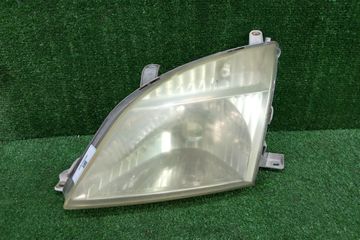 ФАРА НА TOYOTA NADIA SXN10