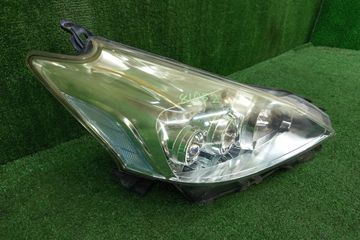 ФАРА НА TOYOTA PRIUS ALPHA ZVW41W