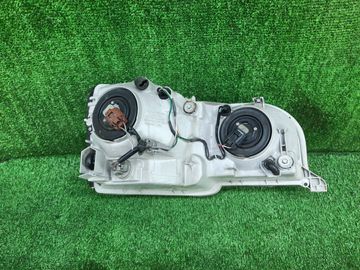 ФАРА НА TOYOTA PROGRES JCG10
