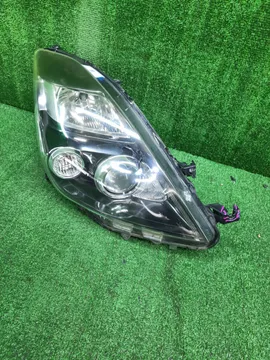 ФАРА НА TOYOTA ISIS ZGM10G