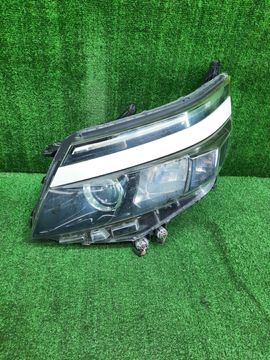 ФАРА НА TOYOTA VOXY ZRR80G