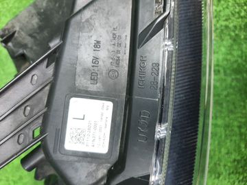 ФАРА НА TOYOTA VOXY ZRR80G