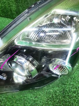 ФАРА НА TOYOTA ISIS ANM10G