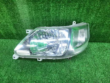 ФАРА НА NISSAN SERENA TC24