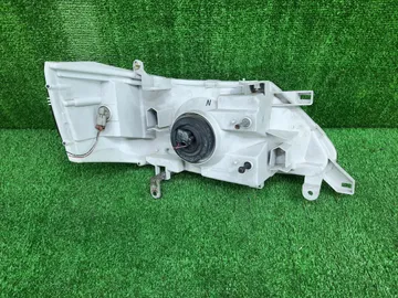 ФАРА НА NISSAN SERENA TC24