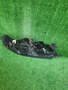 ФАРА НА NISSAN AVENIR W11