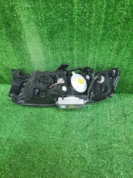 ФАРА НА MITSUBISHI CHARIOT GRANDIS N84W