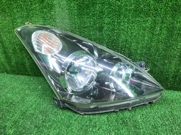 ФАРА НА TOYOTA WISH ZNE10G