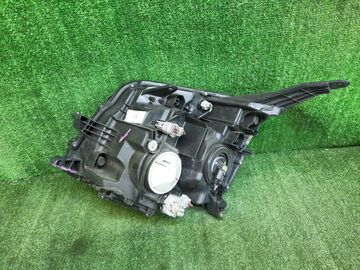 ФАРА НА TOYOTA VOXY ZRR70G