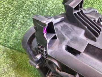 ФАРА НА TOYOTA VOXY ZRR70G