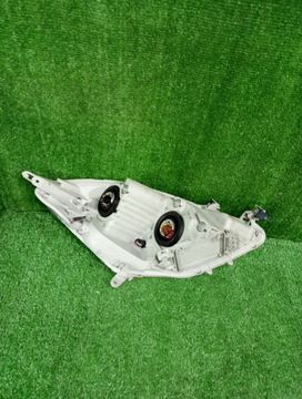 ФАРА НА TOYOTA ISIS ANM10G