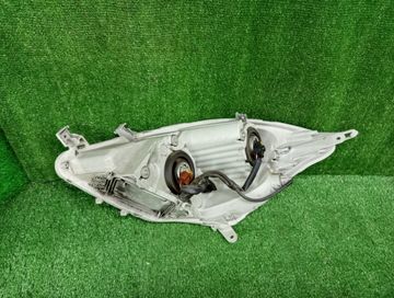 ФАРА НА TOYOTA ISIS ANM10G