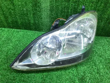 ФАРА НА TOYOTA IPSUM ACM21W