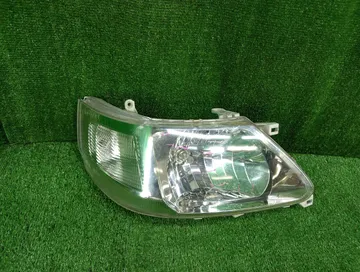 ФАРА НА NISSAN SERENA TC24