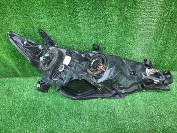 ФАРА НА TOYOTA WISH ZGE21G