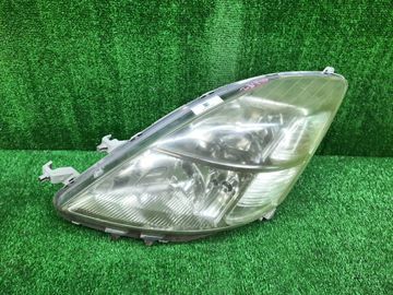 ФАРА НА TOYOTA ISIS ANM10G