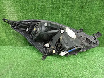 ФАРА НА TOYOTA ISIS ANM10G
