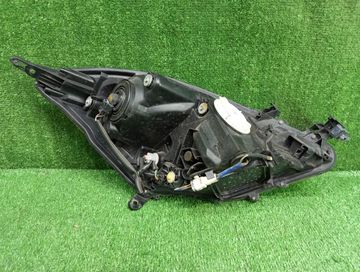 ФАРА НА TOYOTA ISIS ANM10G