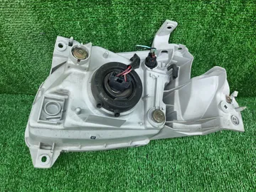 ФАРА НА MAZDA MPV LW5W
