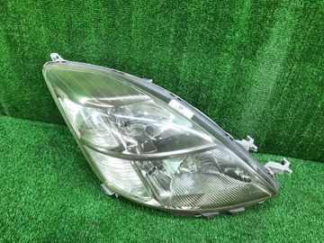 ФАРА НА TOYOTA ISIS ANM10G
