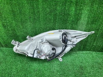 ФАРА НА TOYOTA ISIS ANM10G