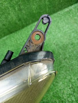 ФАРА НА TOYOTA ISIS ANM10G