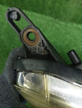 ФАРА НА TOYOTA ISIS ANM10G