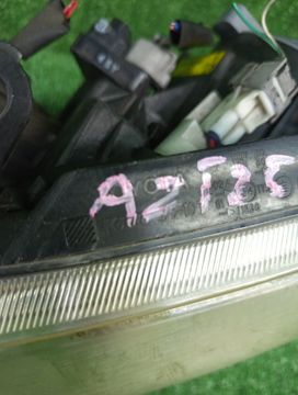 ФАРА НА TOYOTA AVENSIS AZT251