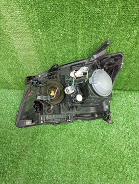 ФАРА НА TOYOTA AVENSIS AZT251