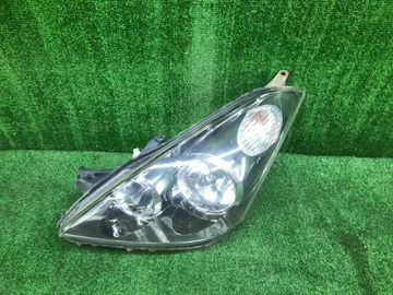 ФАРА НА TOYOTA WISH ZNE10G