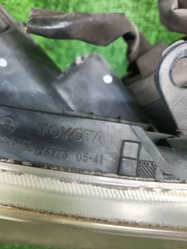 ФАРА НА TOYOTA AVENSIS AZT250