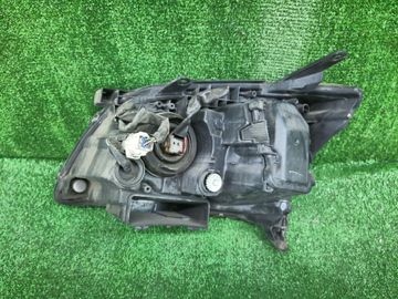 ФАРА НА TOYOTA AVENSIS AZT250