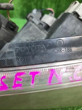 ФАРА НА TOYOTA AVENSIS AZT250