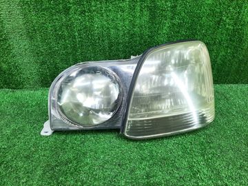 ФАРА НА TOYOTA PROGRES JCG10