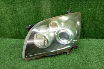 ФАРА НА TOYOTA AVENSIS AZT251
