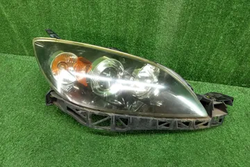 ФАРА НА MAZDA AXELA BK5P