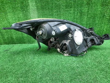 ФАРА НА TOYOTA ISIS ANM10G