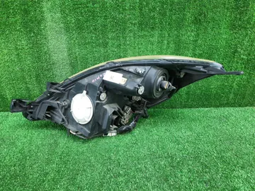 ФАРА НА TOYOTA ISIS ANM10G