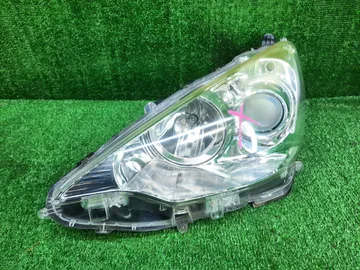 ФАРА НА TOYOTA AQUA NHP10