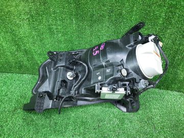 ФАРА НА HONDA FREED SPIKE GP3