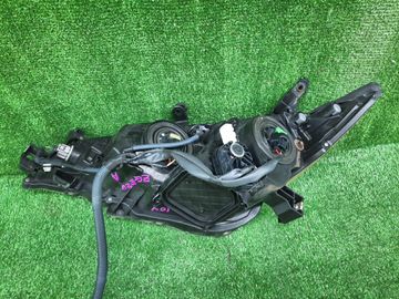 ФАРА НА TOYOTA WISH ZGE21G