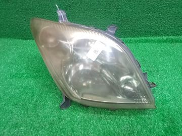 ФАРА НА TOYOTA IST NCP65