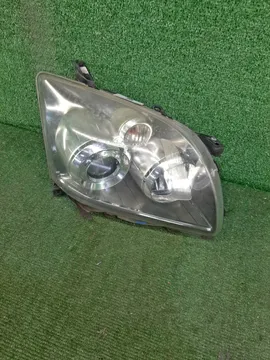 ФАРА НА TOYOTA AVENSIS AZT250